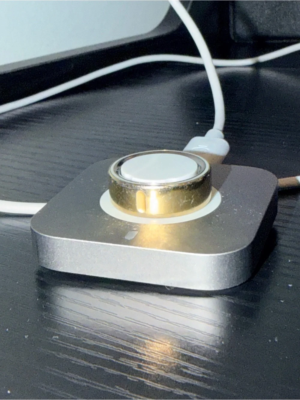 Oura Silver Charging Base with White Magnetic Puck and Gold Oura Ring 4
